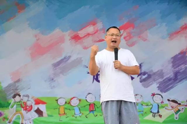 廣東博皓公司總經(jīng)理、鷹之家班主任尹總，為我們本次運(yùn)動(dòng)會(huì)致開幕詞