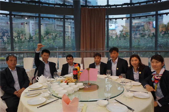 博皓家人們歡聚一堂，把酒言歡，開懷暢飲-4